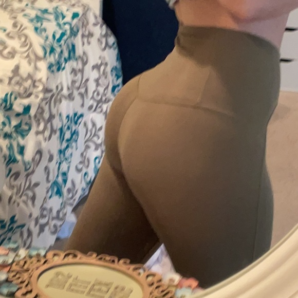 LIMITED EDITION: Unlimit High-rise tight 25” - Picture 2 of 3